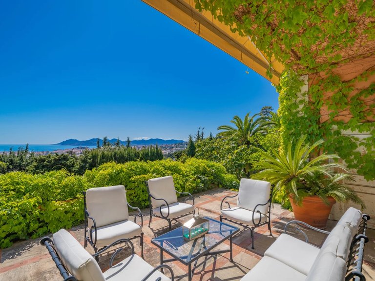 Villa for Sale in Cannes, Cannes Area 2