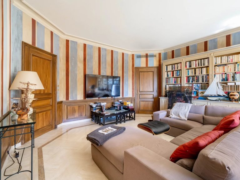 Villa for Sale in Cannes, Cannes Area 11