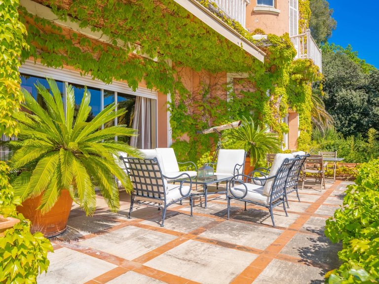 Villa for Sale in Cannes, Cannes Area 13