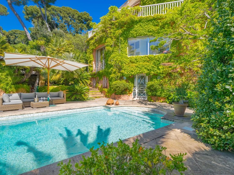 Villa for Sale in Cannes, Cannes Area 16