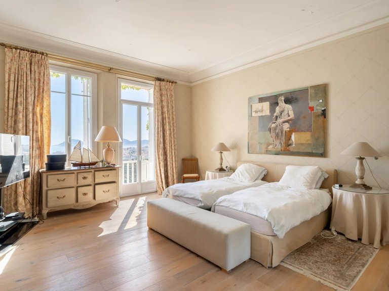Villa for Sale in Cannes, Cannes Area 19
