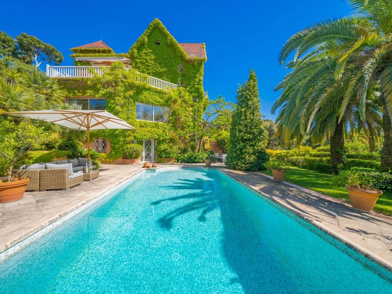 Villa for Sale in Cannes, Cannes Area 3