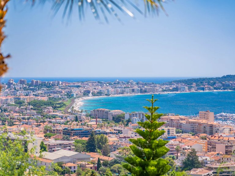 Villa for Sale in Le Golfe Juan, Antibes Area 2