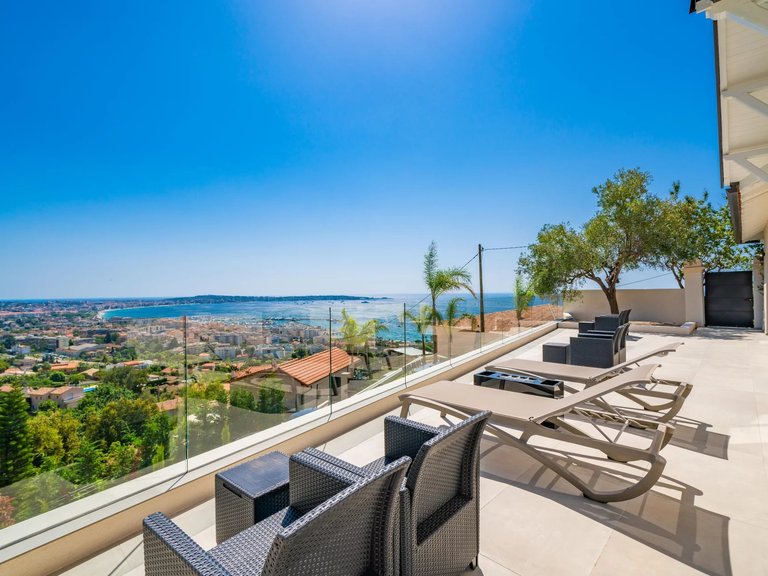 Villa for Sale in Le Golfe Juan, Antibes Area 7