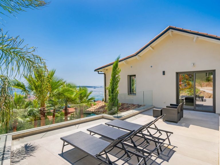 Villa for Sale in Le Golfe Juan, Antibes Area 9