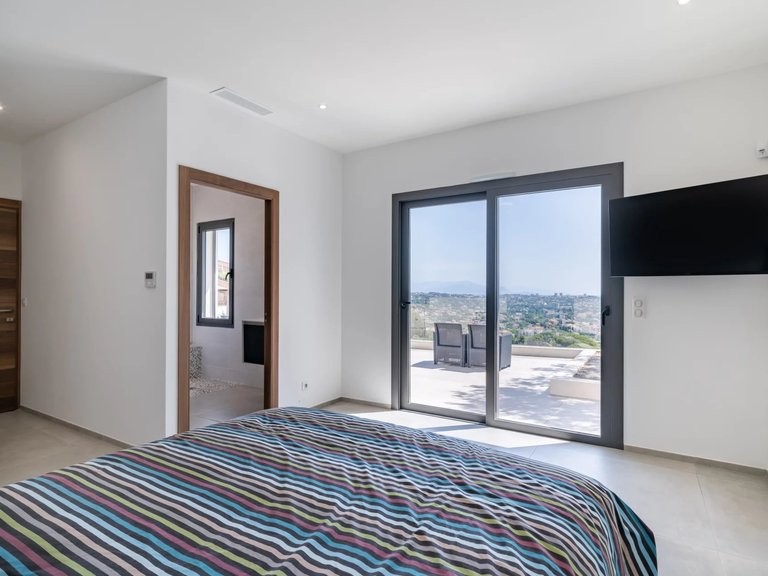 Villa for Sale in Le Golfe Juan, Antibes Area 10