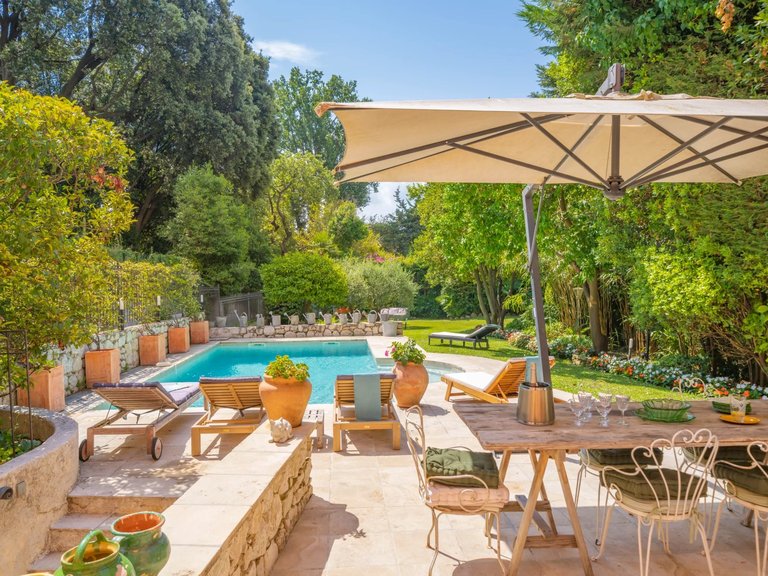 Villa for Sale in Cannes, Cannes Area 2