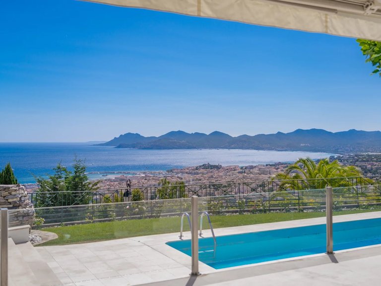 Villa for Sale in Cannes, Cannes Area 1