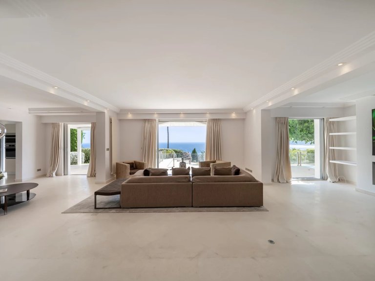 Villa for Sale in Cannes, Cannes Area 2