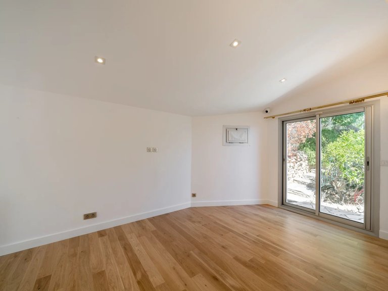 Villa for Sale in Cannes, Cannes Area 15