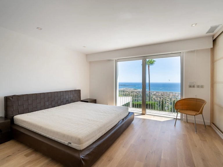 Villa for Sale in Cannes, Cannes Area 8