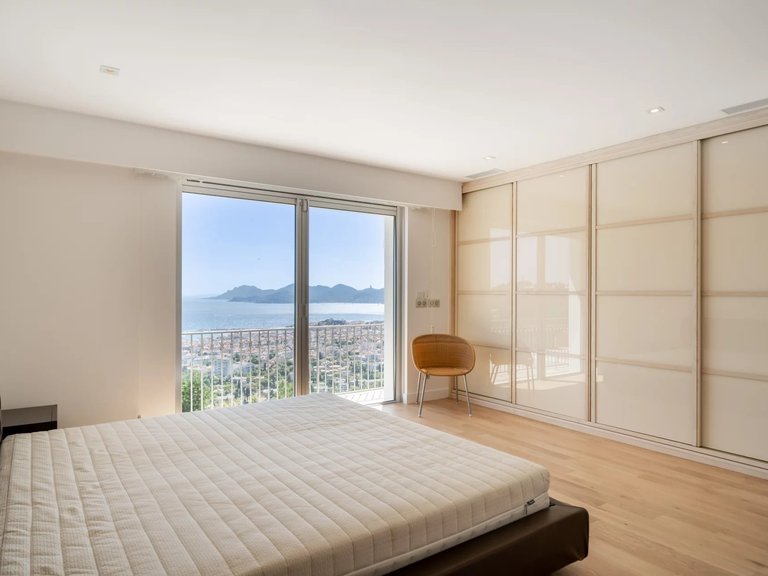 Villa for Sale in Cannes, Cannes Area 10