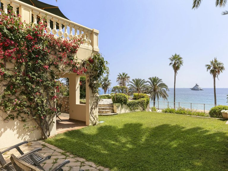 Villa for Sale in Cannes, Cannes Area 1