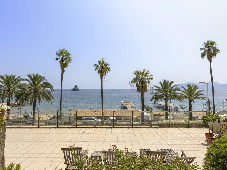 Villa for Sale in Cannes, Cannes Area 13