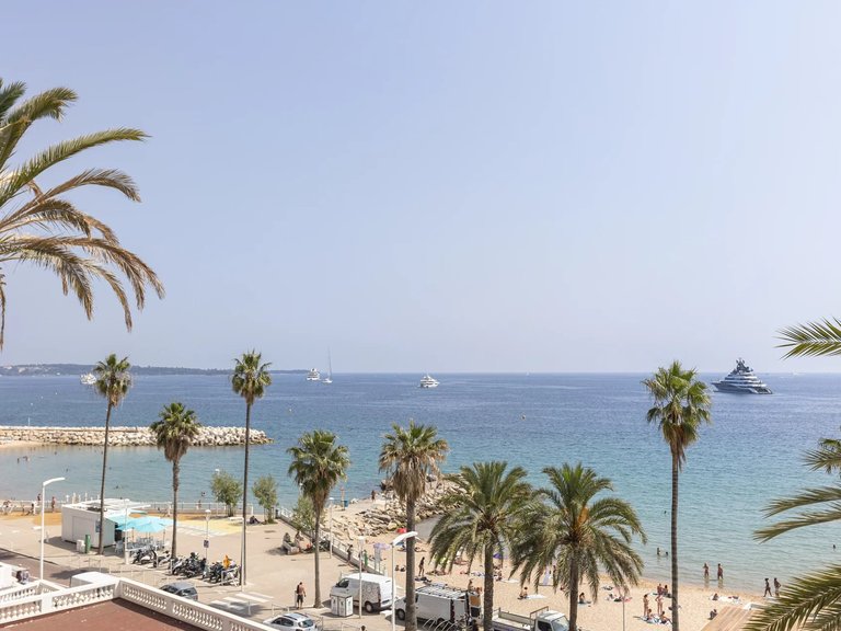 Villa for Sale in Cannes, Cannes Area 15