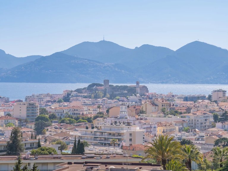 Apartment for Sale in Cannes, Cannes Area 11