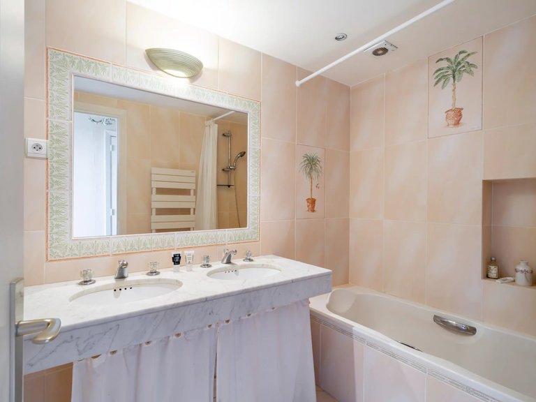 Apartment for Sale in Cannes, Cannes Area 6