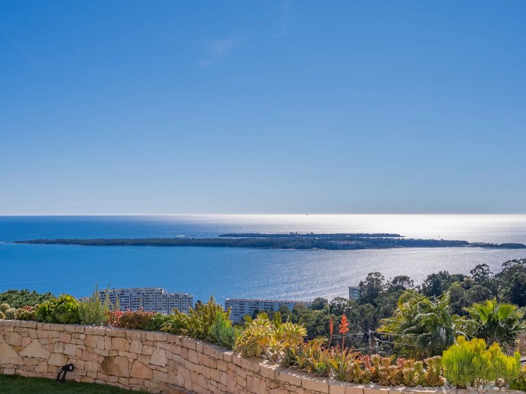 Villa for Sale in Cannes, Cannes Area 2