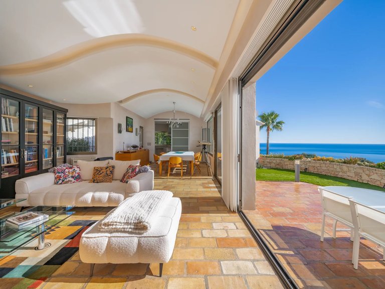 Villa for Sale in Cannes, Cannes Area 3