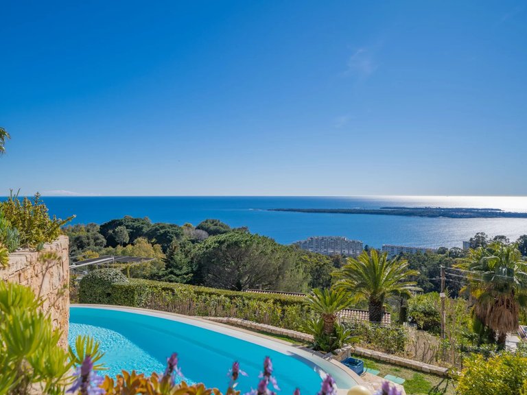 Villa for Sale in Cannes, Cannes Area 8
