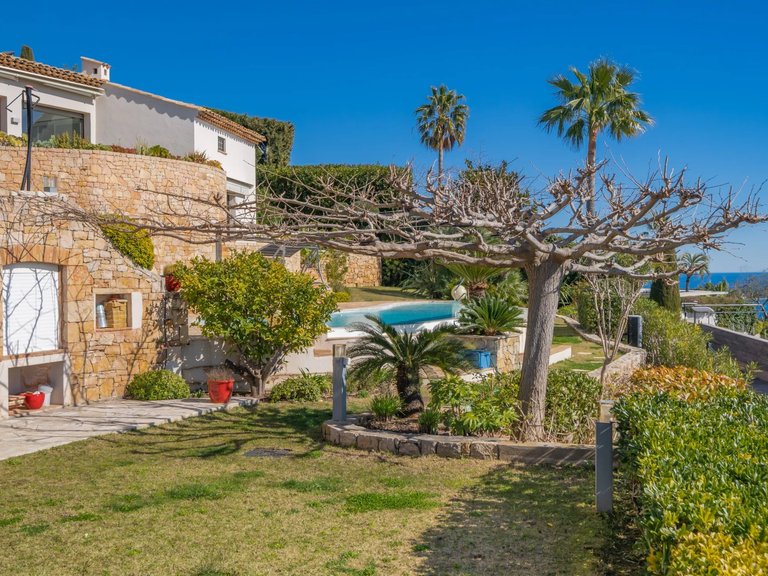 Villa for Sale in Cannes, Cannes Area 10