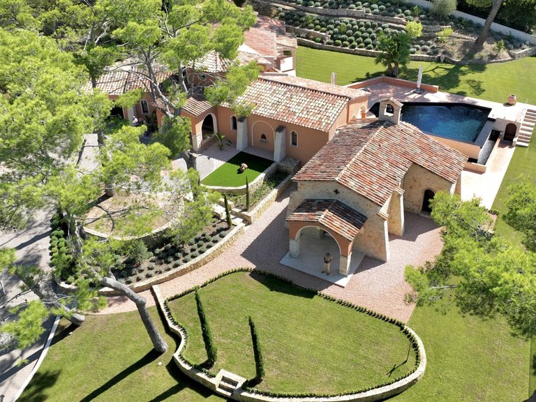 Villa for Sale in Cannes, Cannes Area 1