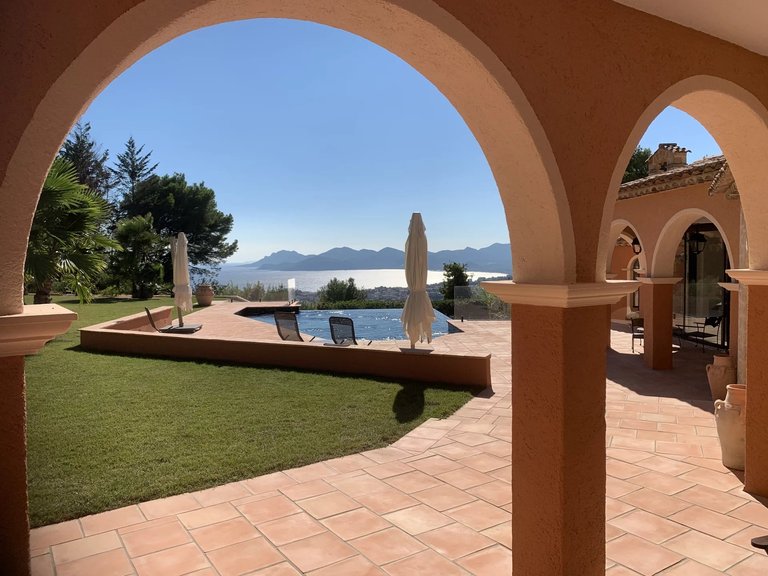 Villa for Sale in Cannes, Cannes Area 2