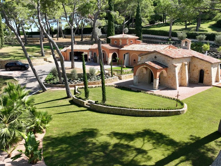 Villa for Sale in Cannes, Cannes Area 3