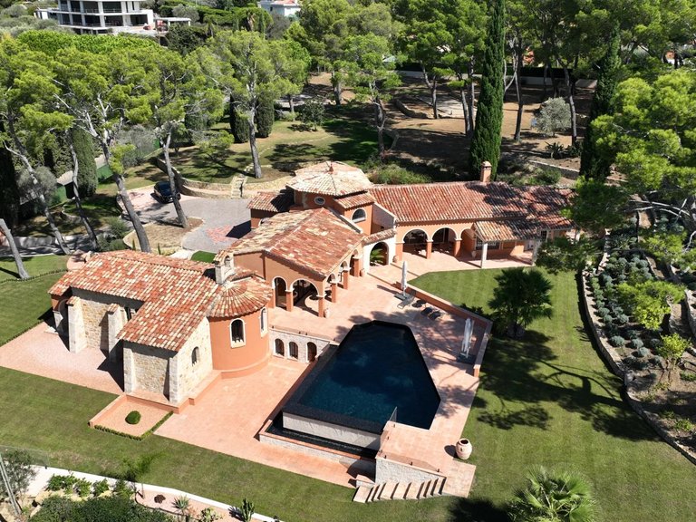 Villa for Sale in Cannes, Cannes Area 5