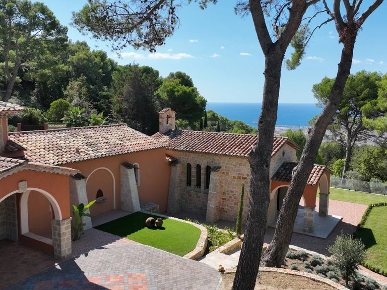 Villa for Sale in Cannes, Cannes Area 6