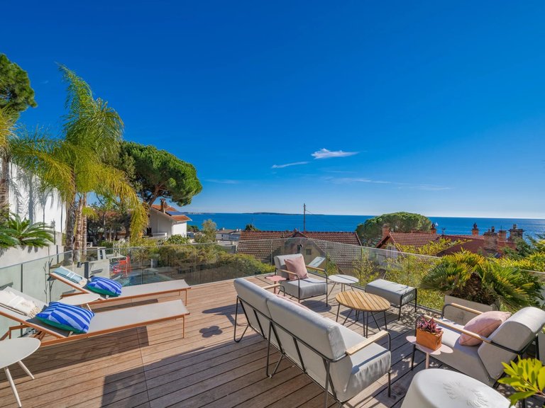 Villa for Sale in Cannes, Cannes Area 2