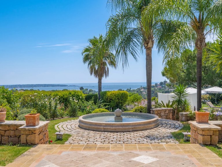 Villa for Sale in Antibes, Antibes Area 2