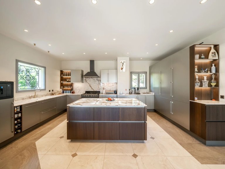 Villa for Sale in Antibes, Antibes Area 4