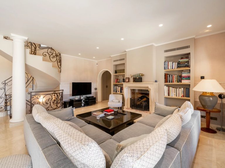 Villa for Sale in Antibes, Antibes Area 7