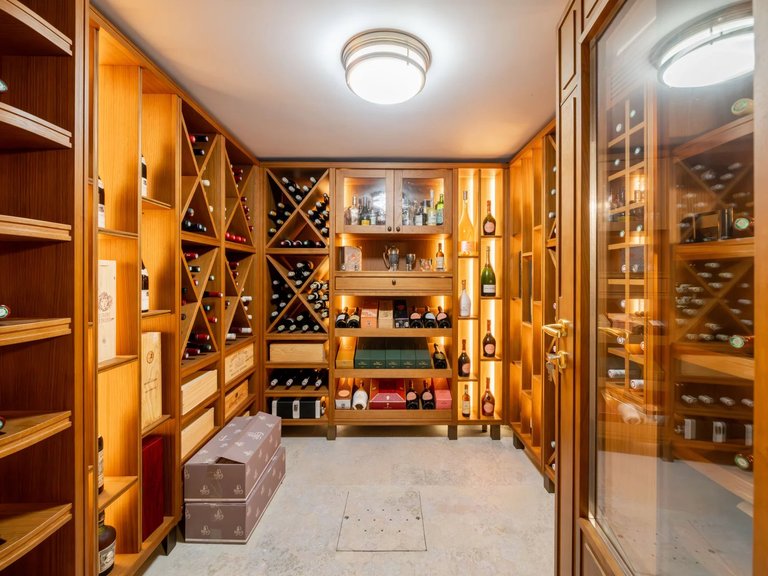 Villa for Sale in Antibes, Antibes Area 9