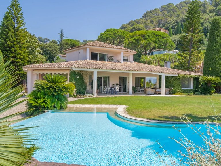 Villa for Sale in Cannes, Cannes Area 1