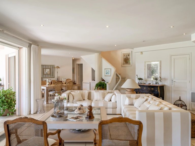 Villa for Sale in Cannes, Cannes Area 2