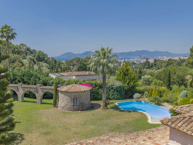 Villa for Sale in Cannes, Cannes Area 6