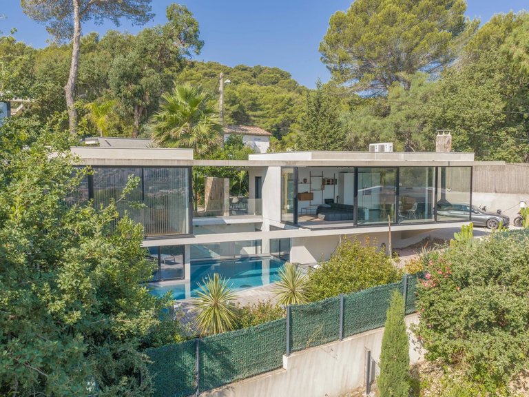 Villa for Sale in Cannes, Cannes Area 1