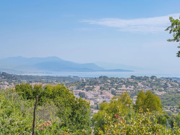 Villa for Sale in Cannes, Cannes Area 2