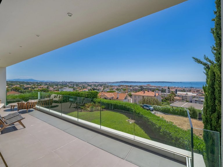 Villa for Sale in Le Golfe Juan, Antibes Area 12