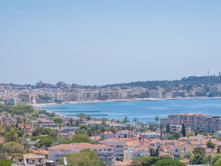 Villa for Sale in Le Golfe Juan, Antibes Area 14