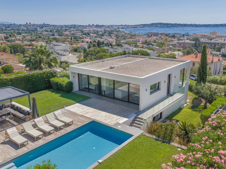 Villa for Sale in Le Golfe Juan, Antibes Area 15