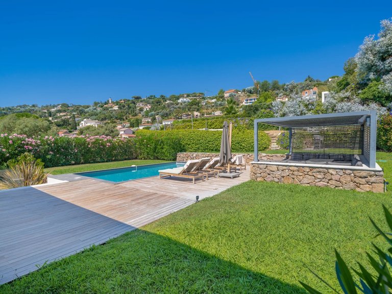 Villa for Sale in Le Golfe Juan, Antibes Area 18