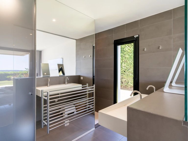 Villa for Sale in Le Golfe Juan, Antibes Area 19