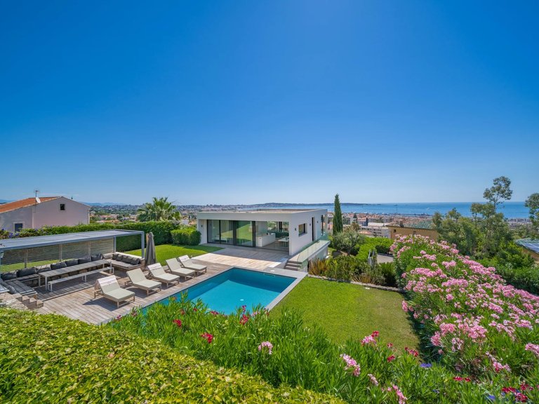 Villa for Sale in Le Golfe Juan, Antibes Area 5