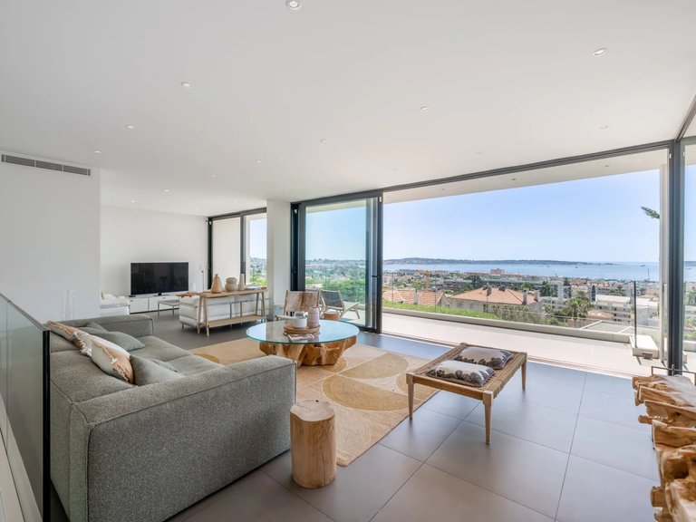Villa for Sale in Le Golfe Juan, Antibes Area 7