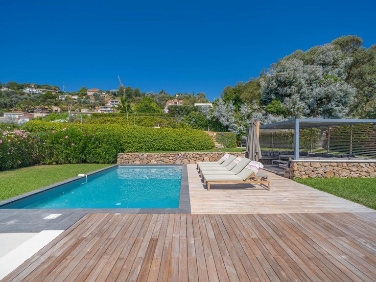 Villa for Sale in Le Golfe Juan, Antibes Area 8