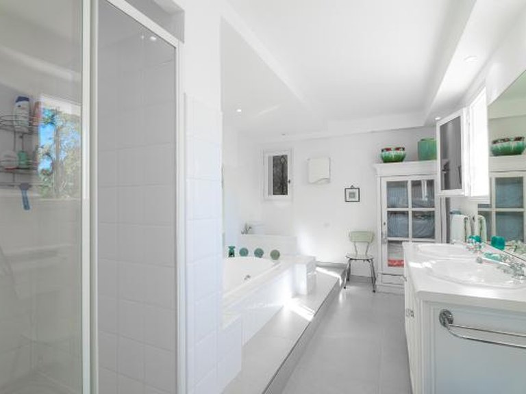 Villa for Sale in Roquefort Les Pins, Mougins, Valbonne, Grasse Area 17