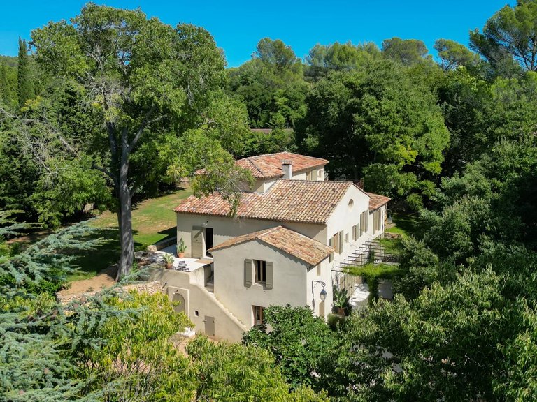 Villa for Sale in , Aix En Provence Area 1